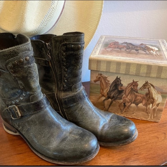 Leathers Distressed boots size 9/10 in charcoal
gray. Gently used. Tory Burch - Picture 2 of 6